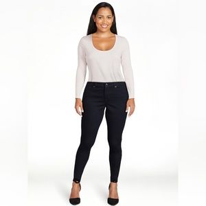NWT Women’s High Rise Curvy Ankle Jeans by Sofia Vergara Size 10